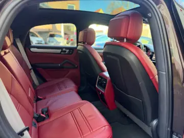 Porsche Cayenne Coupé E-Hybrid Platinum Edition