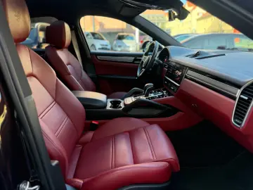 Porsche Cayenne Coupé E-Hybrid Platinum Edition