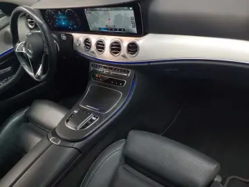 MERCEDES-BENZ E 300 de 4Matic 9G