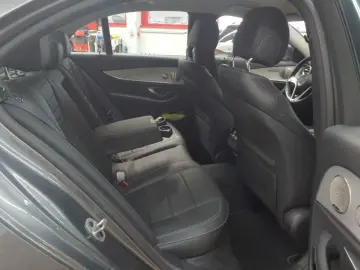 MERCEDES-BENZ E 300 de 4Matic 9G