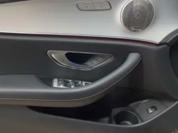 MERCEDES-BENZ E 300 de 4Matic 9G