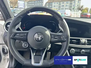 ALFA ROMEO Giulia Sprint Q4 ACC CarPlay KAM SHZ LED Keyless