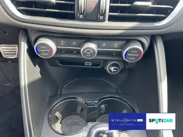 ALFA ROMEO Giulia Sprint Q4 ACC CarPlay KAM SHZ LED Keyless