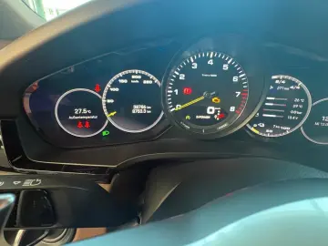 Porsche Cayenne Coupé E-Hybrid Platinum Edition