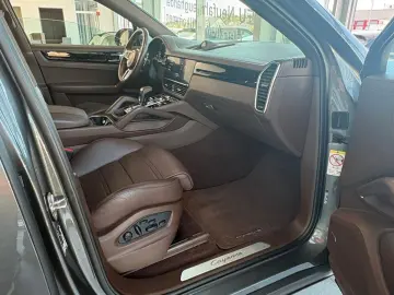 Porsche Cayenne Coupé E-Hybrid Platinum Edition