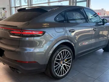 Porsche Cayenne Coupé E-Hybrid Platinum Edition