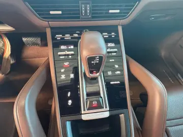 Porsche Cayenne Coupé E-Hybrid Platinum Edition