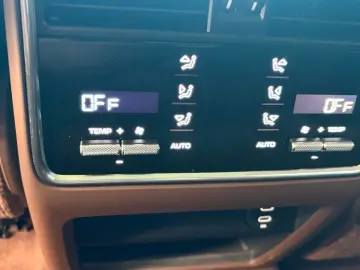 Porsche Cayenne Coupé E-Hybrid Platinum Edition