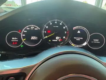 Porsche Cayenne Coupé E-Hybrid Platinum Edition