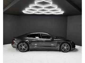 PORSCHE Taycan Performance Batterie   Sport Chrono   Pan