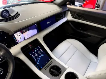 PORSCHE Taycan Performance Batterie   Sport Chrono   Pan