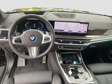 BMW X5 xDrive30d    M-Sport