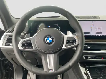 BMW X5 xDrive30d    M-Sport