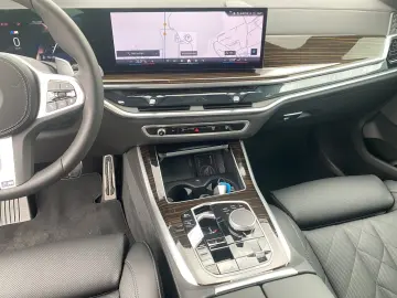 BMW X5 xDrive30d    M-Sport