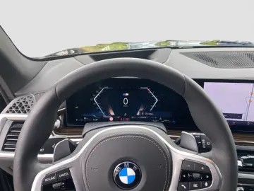 BMW X5 xDrive30d    M-Sport