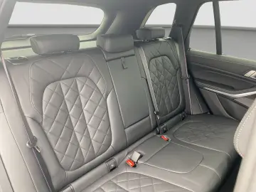 BMW X5 xDrive30d    M-Sport