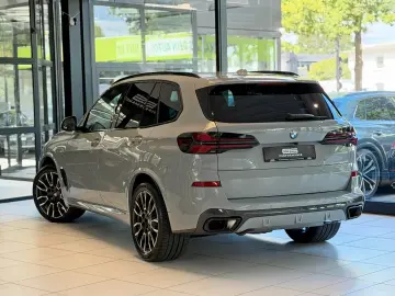 BMW X5 30d xD  M-PAKET INDIVIDUAL HUD PANO 7-SITZE