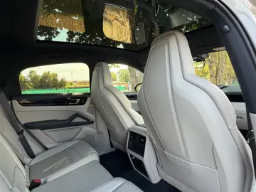 Porsche Cayenne Coupé E-Hybrid Platinum Edition