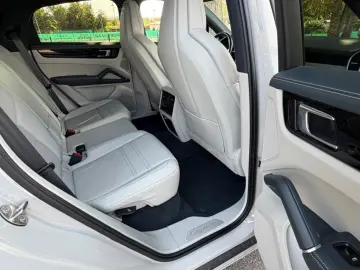 Porsche Cayenne Coupé E-Hybrid Platinum Edition