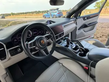 Porsche Cayenne Coupé E-Hybrid Platinum Edition