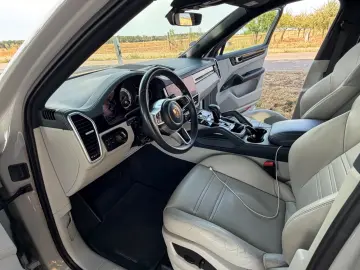 Porsche Cayenne Coupé E-Hybrid Platinum Edition