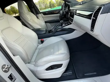 Porsche Cayenne Coupé E-Hybrid Platinum Edition