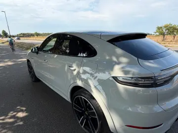 Porsche Cayenne Coupé E-Hybrid Platinum Edition