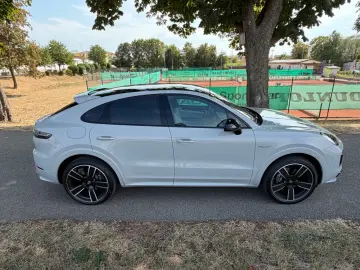 Porsche Cayenne Coupé E-Hybrid Platinum Edition