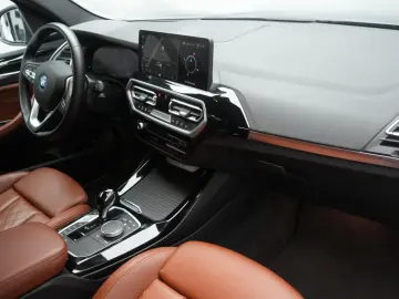 BMW X3 30e xDrive  Kamera HUD H&K