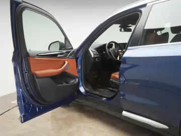 BMW X3 30e xDrive  Kamera HUD H&K