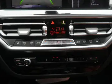 BMW X3 30e xDrive  Kamera HUD H&K
