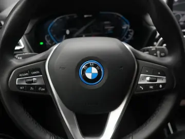 BMW X3 30e xDrive  Kamera HUD H&K