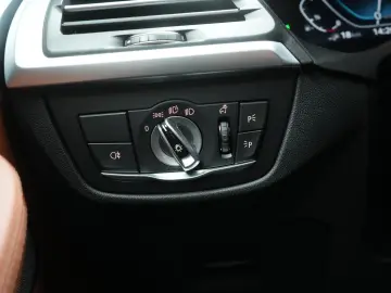 BMW X3 30e xDrive  Kamera HUD H&K