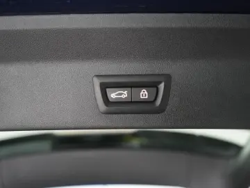 BMW X3 30e xDrive  Kamera HUD H&K