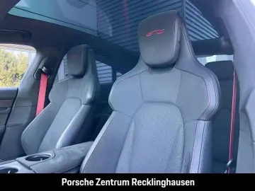 PORSCHE Taycan GTS Active-Ride