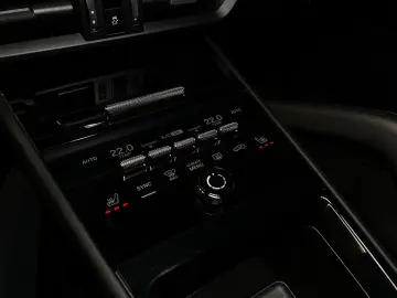 PORSCHE Cayenne E-Hybrid Coupe   el. AHK   HD-Matrix LED
