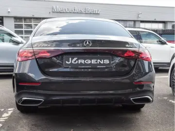 MERCEDES-BENZ E 220 d 4M AMG-Sport LED Cam Night Totw Distr