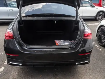 MERCEDES-BENZ E 220 d 4M AMG-Sport LED Cam Night Totw Distr