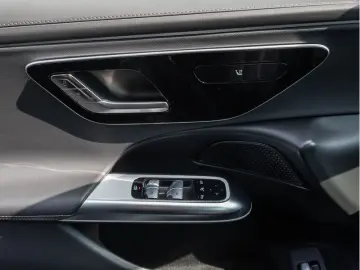 MERCEDES-BENZ E 220 d 4M AMG-Sport LED Cam Night Totw Distr