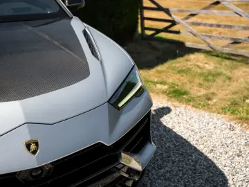 LAMBORGHINI Performante MY 25