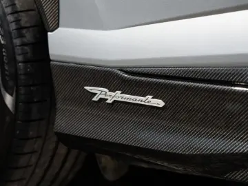 LAMBORGHINI Performante MY 25