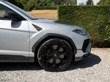 LAMBORGHINI Performante MY 25