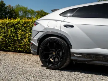 LAMBORGHINI Performante MY 25