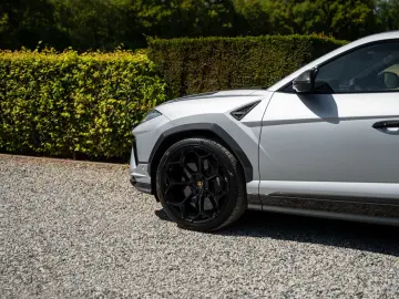 LAMBORGHINI Performante MY 25