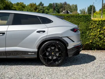 LAMBORGHINI Performante MY 25