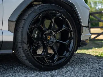 LAMBORGHINI Performante MY 25