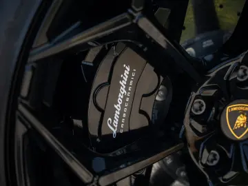 LAMBORGHINI Performante MY 25