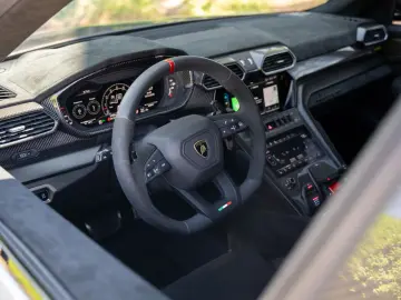 LAMBORGHINI Performante MY 25