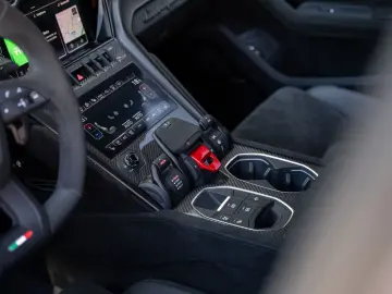 LAMBORGHINI Performante MY 25