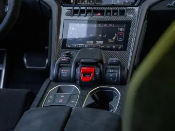 LAMBORGHINI Performante MY 25